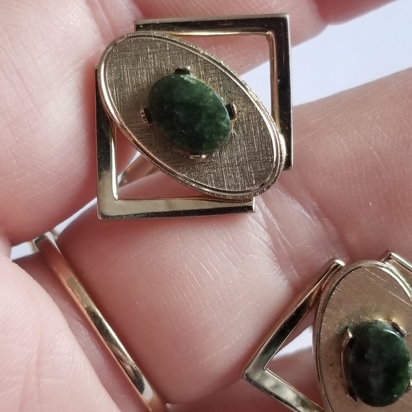 Vintage cufflinks by Dante pale gold tone metal green stone cabochons - Picture 8 of 14